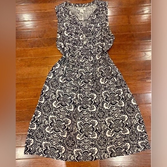 Old Navy sleeveless navy and white shift dress size medium - Picture 2 of 6